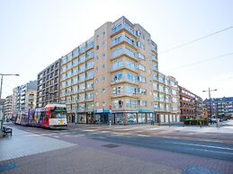 Apartment Near Zeedijk With Sea View