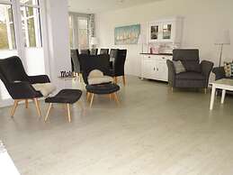 Diekkier Modern Retreat