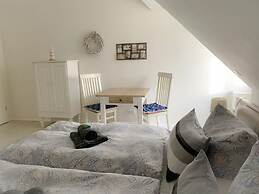 Diekkier Modern Retreat