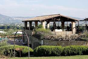 Apartment in Umbria With Infinity Pool Views