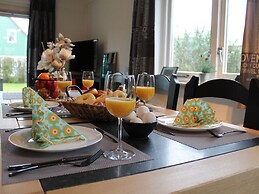 Nice Holiday Home 200m. From the Beach
