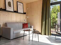 Modern Holiday Home With sun Shower