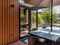 Modern Holiday Home With sun Shower