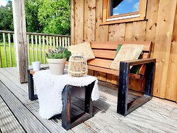 Lodge by Dutch Meadows With Scenic Veranda