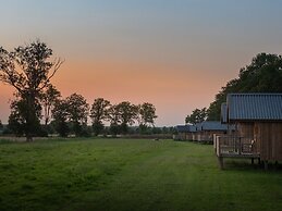 Lodge by Dutch Meadows With Scenic Veranda