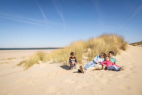 Bungalow in Renesse Near North Sea Beach