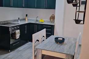 1 Bed Apartment Sleeps 2 - Communal Pool - Parking