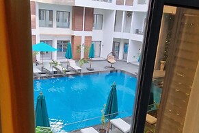 1 Bed Apartment Sleeps 2 - Communal Pool - Parking