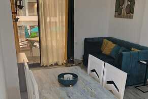 1 Bed Apartment Sleeps 2 - Communal Pool - Parking