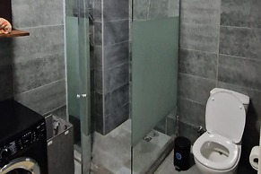 1 Bed Apartment Sleeps 2 - Communal Pool - Parking
