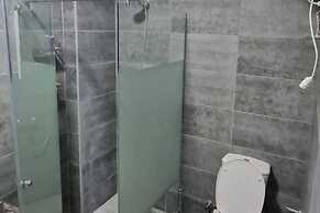 1 Bed Apartment Sleeps 2 - Communal Pool - Parking