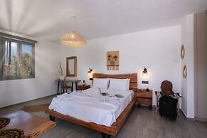 Filia Skyros Suites