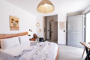 Filia Skyros Suites