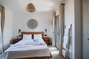 Filia Skyros Suites