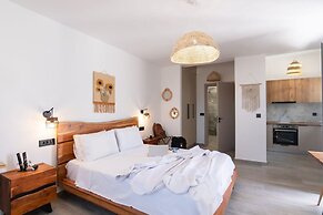 Filia Skyros Suites