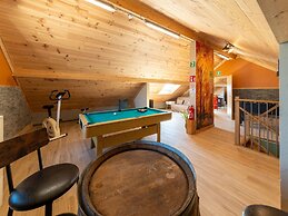 Roomy Getaway Near Spa F1