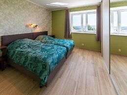 Roomy Getaway Near Spa F1