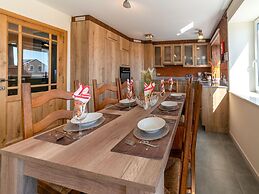 Roomy Getaway Near Spa F1