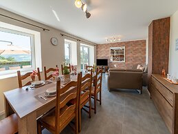 Roomy Getaway Near Spa F1