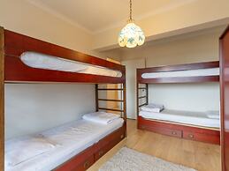 Retreat With Pool Access