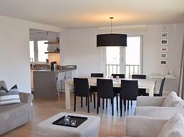 Modern Stay Near the Beach