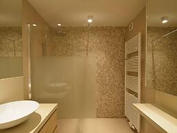 Modern Stay Near the Beach