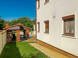 Jana 2 Comfortable Holiday Residence