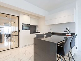 Luxury Apartment With Stunning sea Views