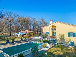 Filleona Comfortable Holiday Residence