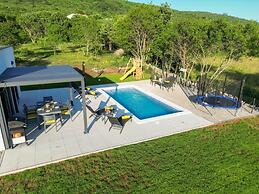 Lotta Comfortable Holiday Residence