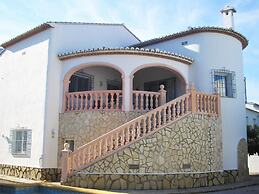 Belvilla by OYO Villa Josefina