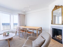 Bright Apartment With Direct sea View