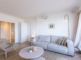 Bright Apartment With Direct sea View