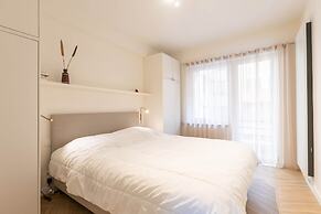 Bright Apartment With Direct sea View