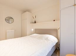 Bright Apartment With Direct sea View