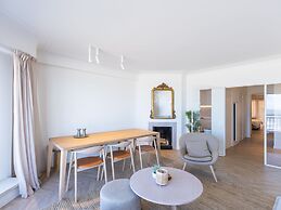 Bright Apartment With Direct sea View