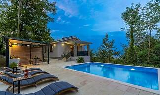 Insa Comfortable Holiday Residence