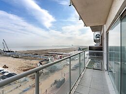 Apartment With Views and Terrace