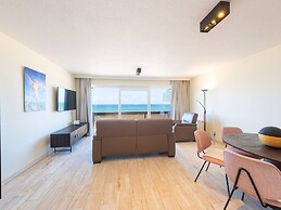 Apartment With Sunny Terrace and sea View