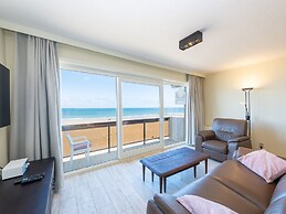 Apartment With Sunny Terrace and sea View