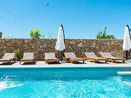 With Pool, Jacuzzi and Sauna