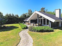 6 Person Holiday Home in Vaeggerlose