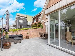 Modern Villa w/ Private Yard