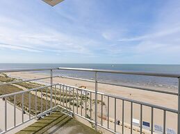 Bright Apartment With Frontal sea View