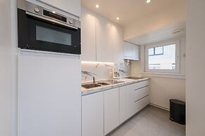 Bright Apartment With Frontal sea View