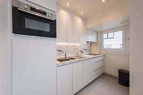 Bright Apartment With Frontal sea View
