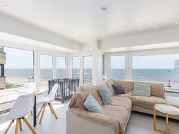Bright Apartment With Frontal sea View