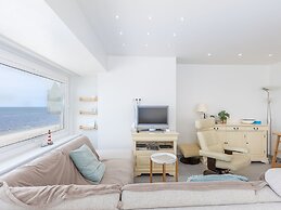 Bright Apartment With Frontal sea View