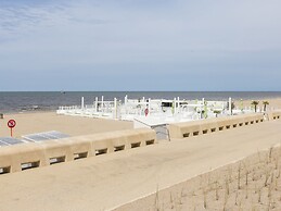 Bright Apartment With Frontal sea View