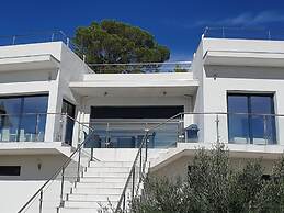 Villa in Lorgues With Private Pool